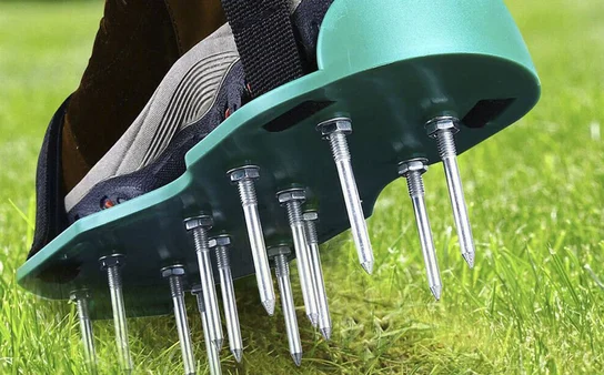 aerator do butów — kolce napowietrzające trawnik aerator do butów — kolce napowietrzające trawnik
